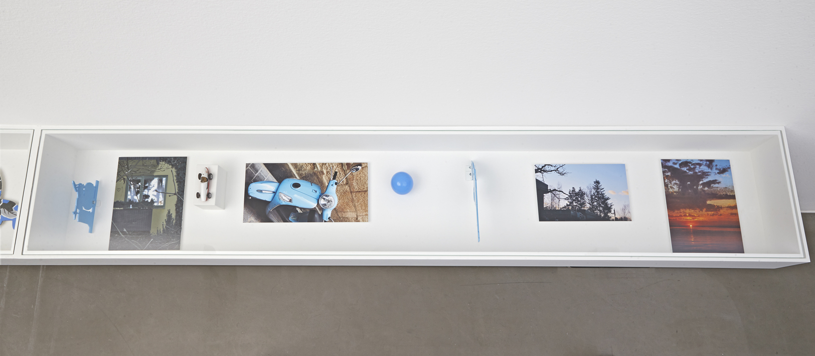 Notes, detail, mixed media, 17 x 800 x 34 cm, 2015. Europa, Lars Bohman Gallery, Stockholm 2015.